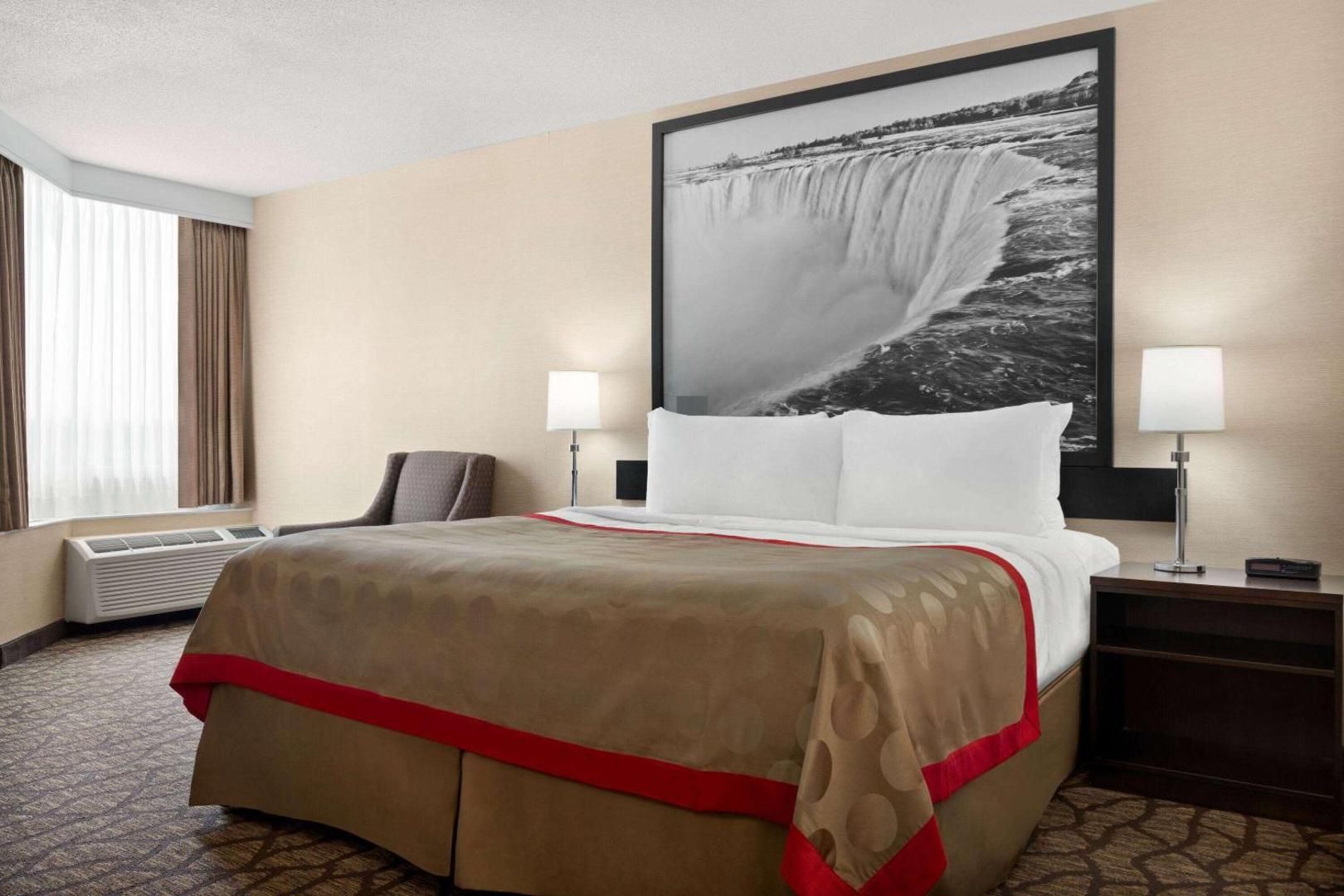Foto 9: Ramada By Wyndham Niagara Falls near the Falls