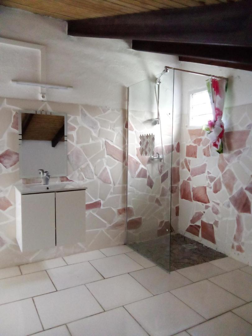 Foto 5: STUDIO / HAUT DE VILLA / / VUE SUR MER / SALONORAT