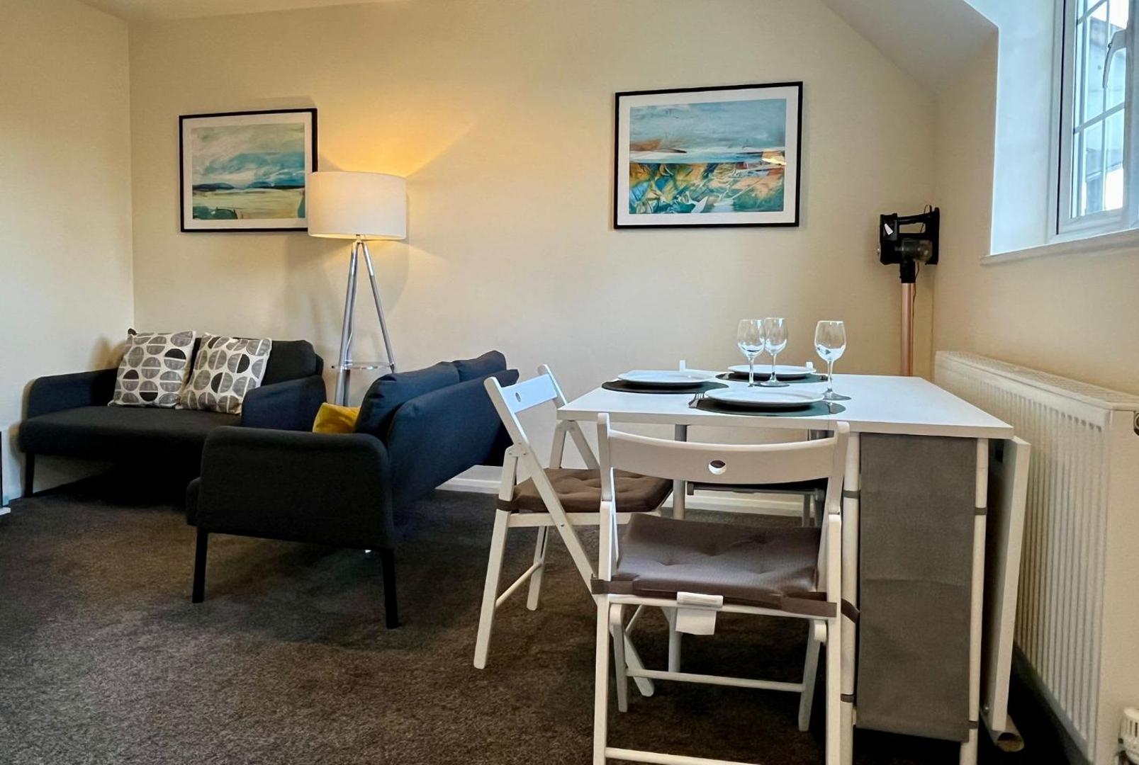 CENTRAL, newly refurb 2 bed flat with FREE PARKING photo 10