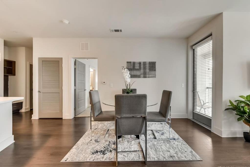 Foto 9: ALL034 - Luxe 2BD 2BA Apt in Allen