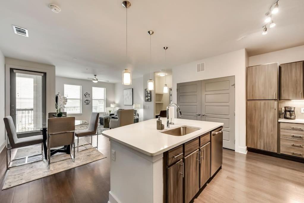 Foto 10: ALL034 - Luxe 2BD 2BA Apt in Allen