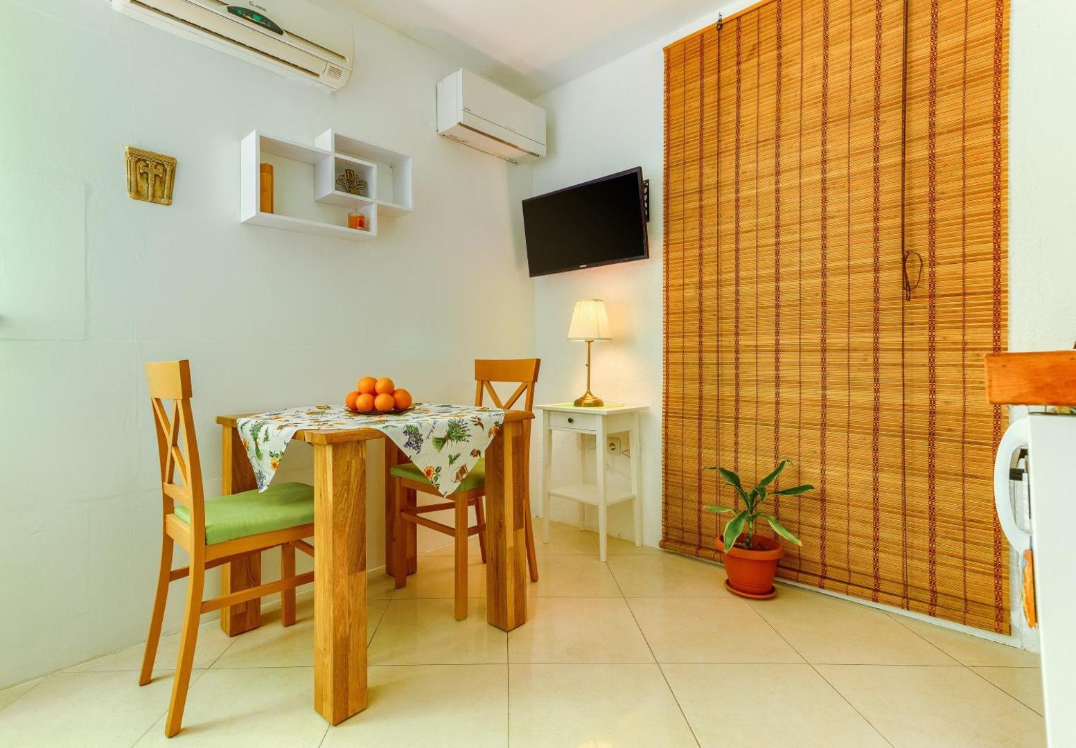 Bilde 10: Studio with shared garden 3 min walk to the beach