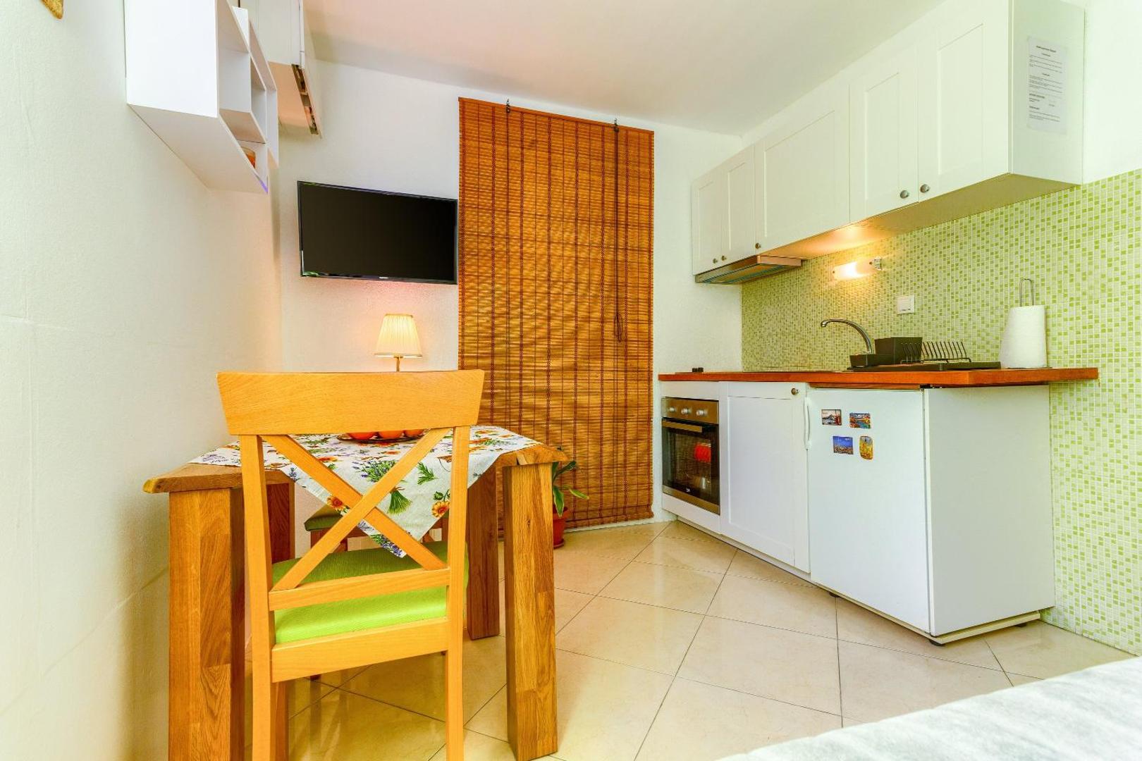 Bilde 2: Studio with shared garden 3 min walk to the beach