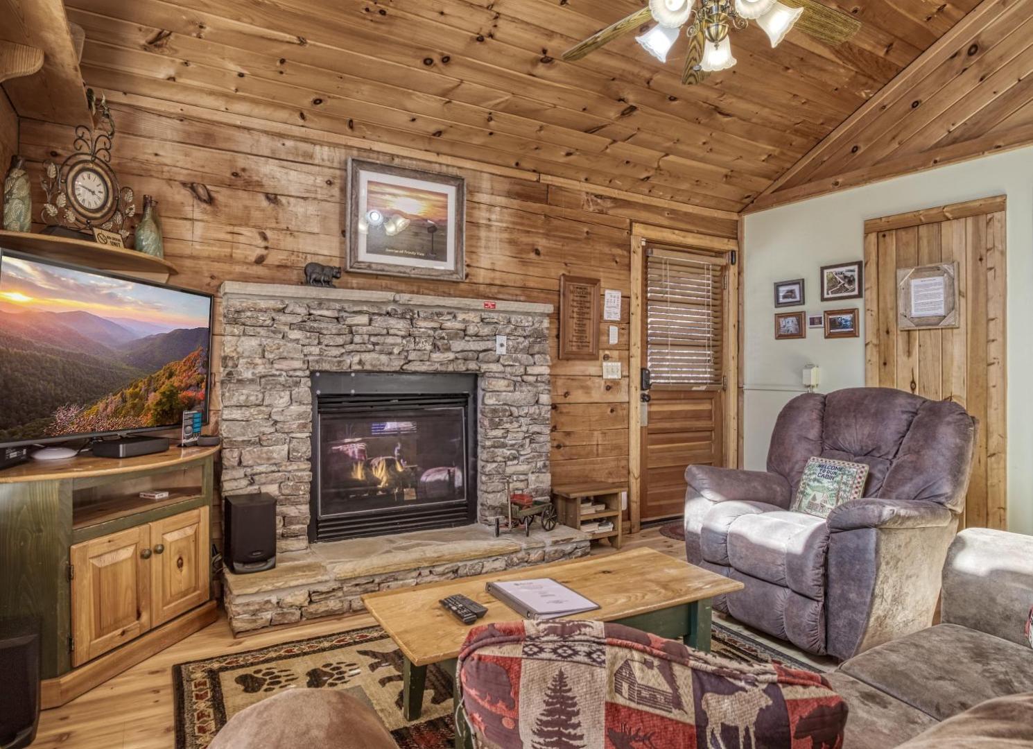Foto 6: A Trinity View , Relax & Unwind Cabin with Games, Hot Tub & Plenty of Space