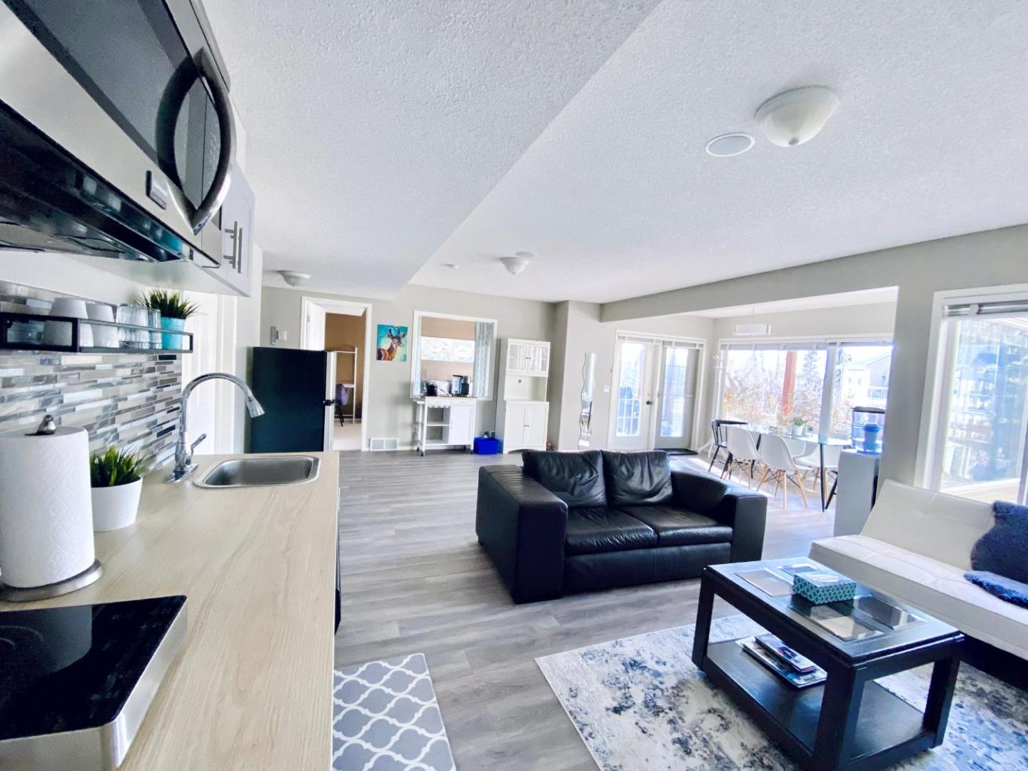 Kuva 3: Private, Spacious, & Bright Home
