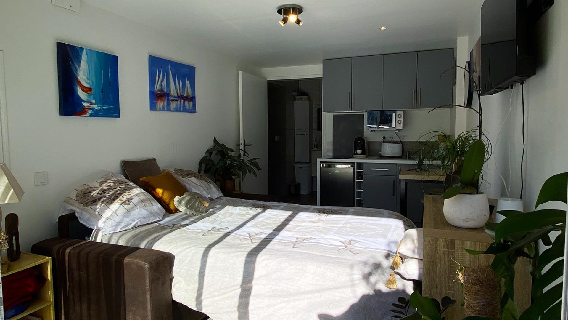 Foto 5: Studio clair, climatisé avec jardin et parking