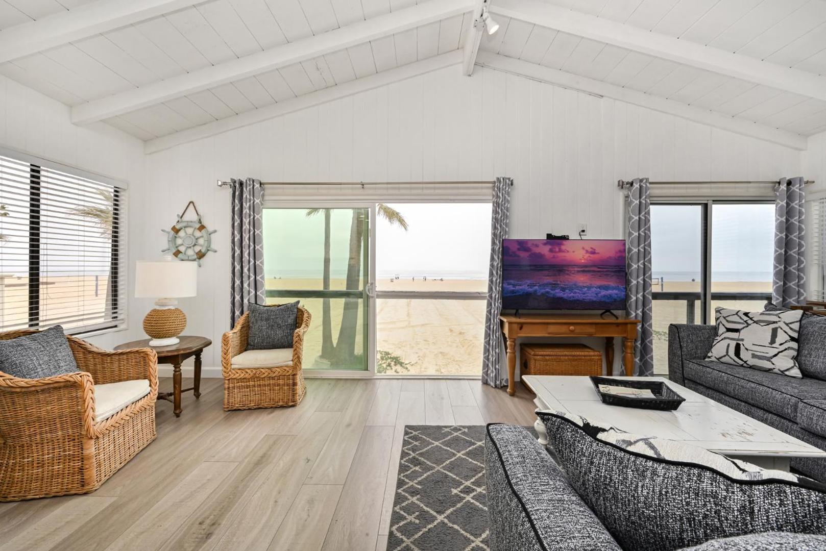 Foto 6: Oceanfront Triplex on Boardwalk with Ocean Views and Patio