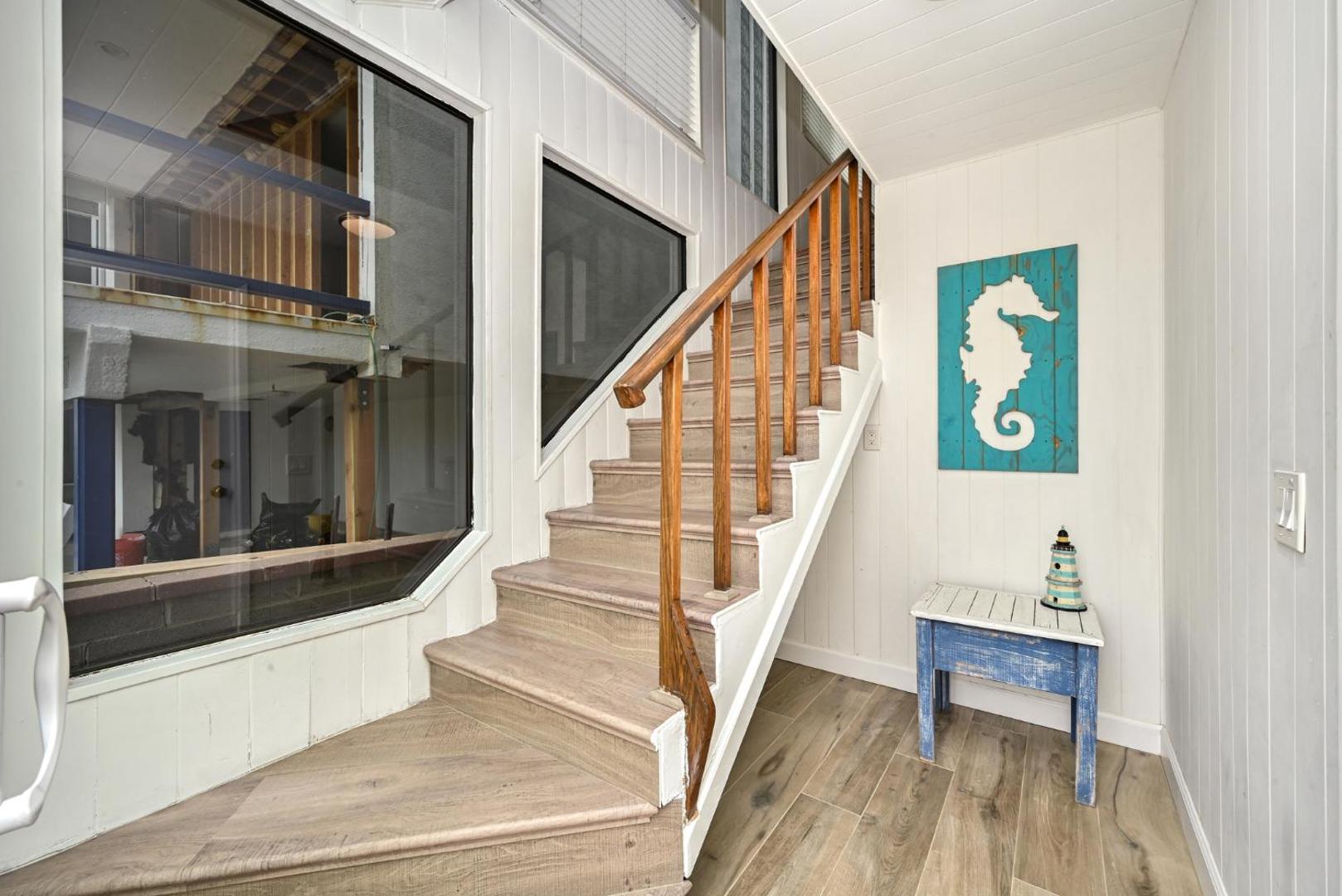 Foto 8: Oceanfront Triplex on Boardwalk with Ocean Views and Patio