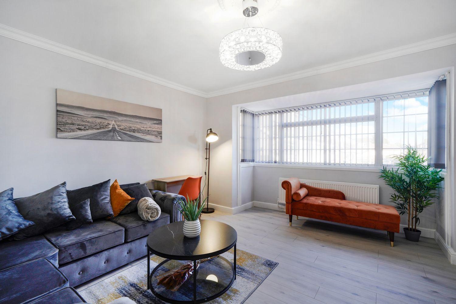 Spacious, 4 bed, Garden, Parking, ExCel London photo 2