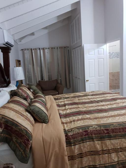 Foto 3: Escape at The Oasis- New Kingston Area -24hrs Security, Elevator, Water Heater, WIFI