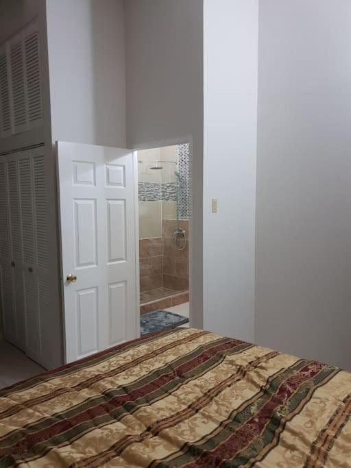 Foto 6: Escape at The Oasis- New Kingston Area -24hrs Security, Elevator, Water Heater, WIFI