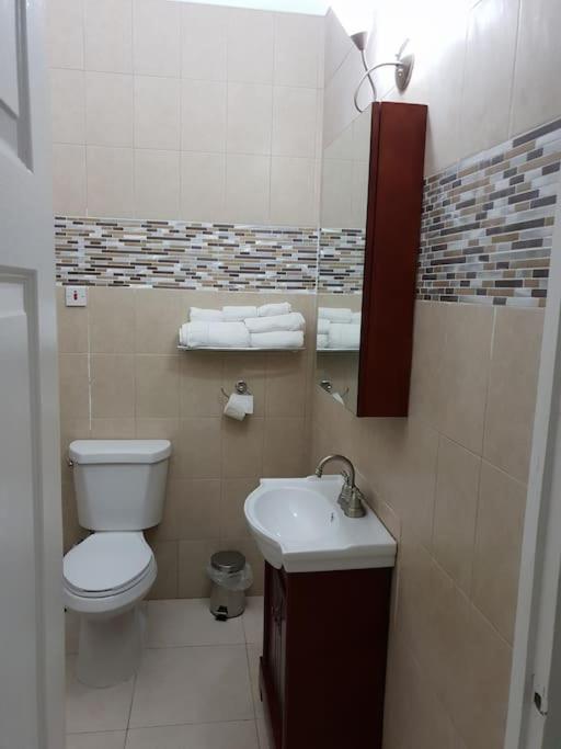 Foto 7: Escape at The Oasis- New Kingston Area -24hrs Security, Elevator, Water Heater, WIFI