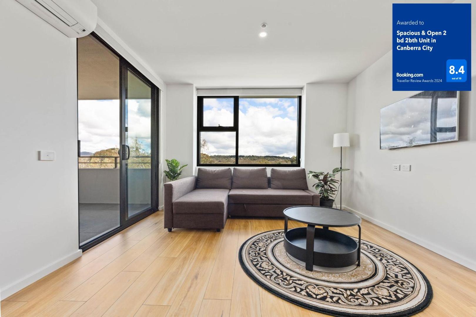 Фотография 6: Spacious & Open 2 bd 2bth Unit in Canberra City