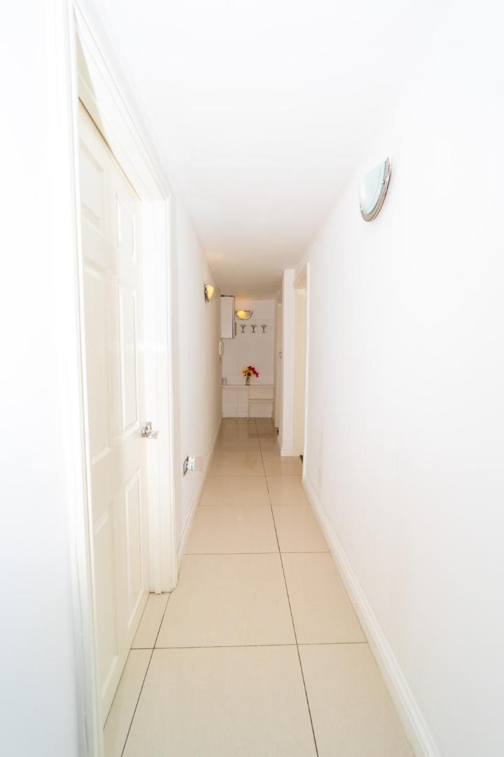 Foto 9: Spacious Flat with Patio & Parking in city centre
