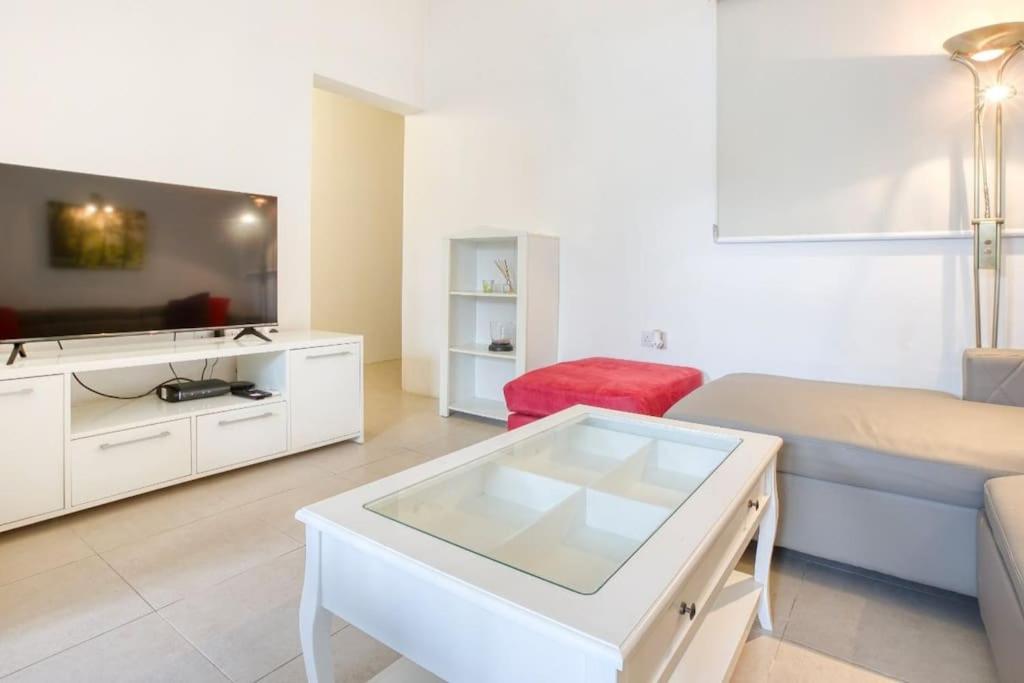 Fotografie 8: Bright & Airy St. Julian's flat