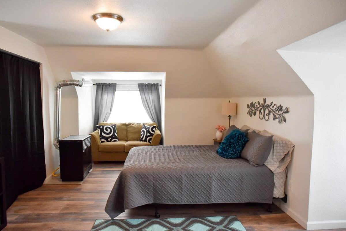 Foto 3: Unwind in a Bright Comfortable Apartment for 3