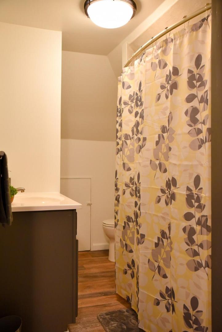 Foto 2: Unwind in a Bright Comfortable Apartment for 3
