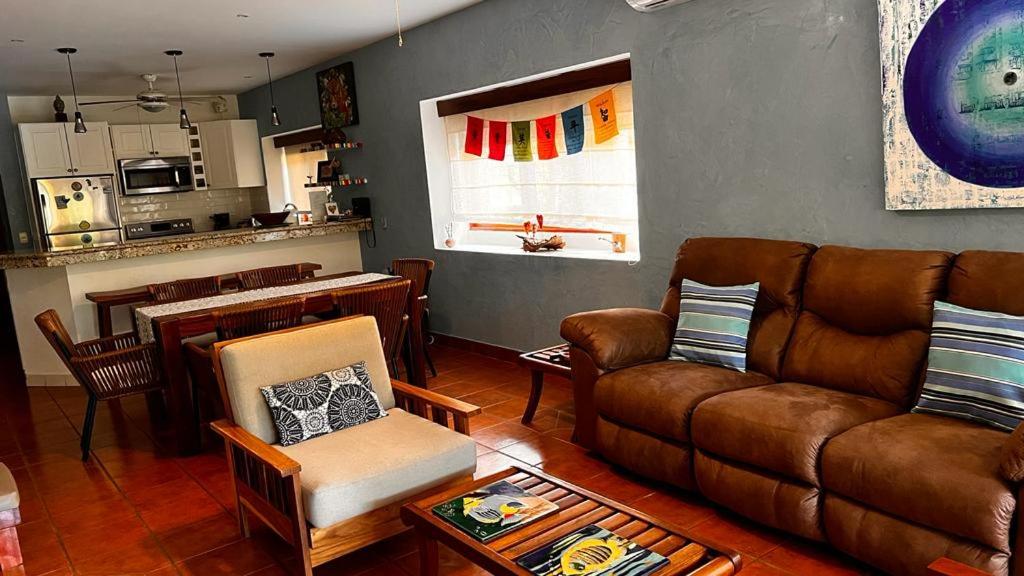 Billede 4: Light & Breezy Beach Side Condo!
