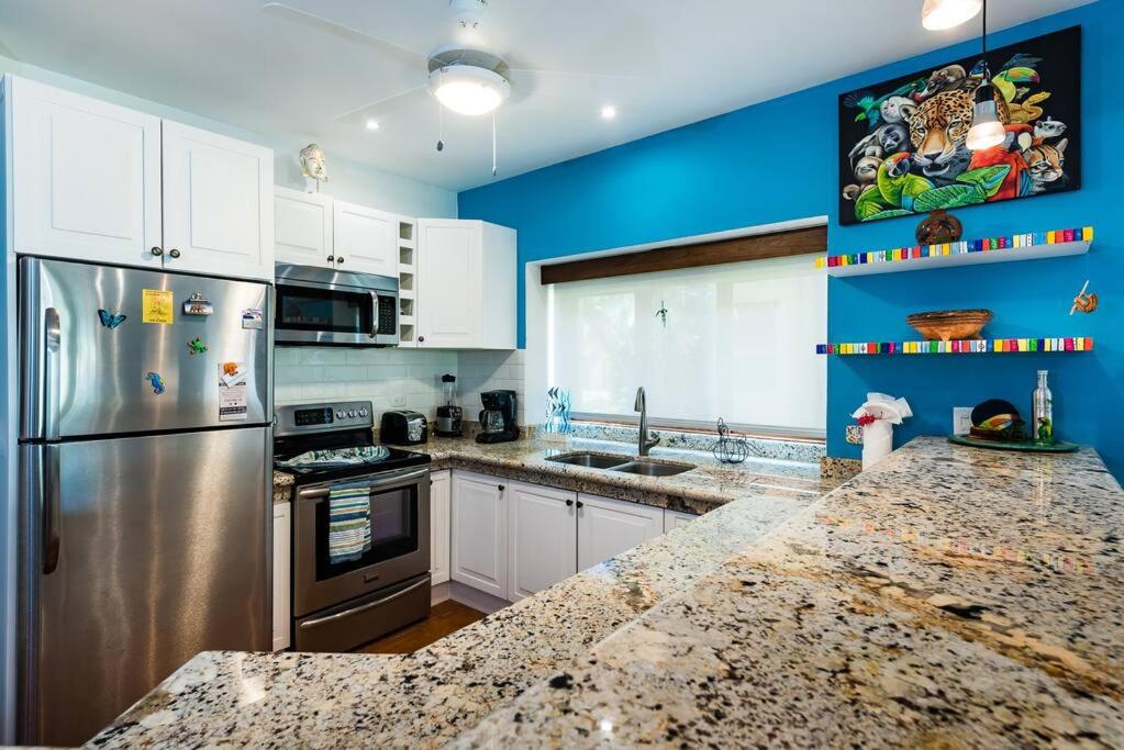 Billede 10: Light & Breezy Beach Side Condo!
