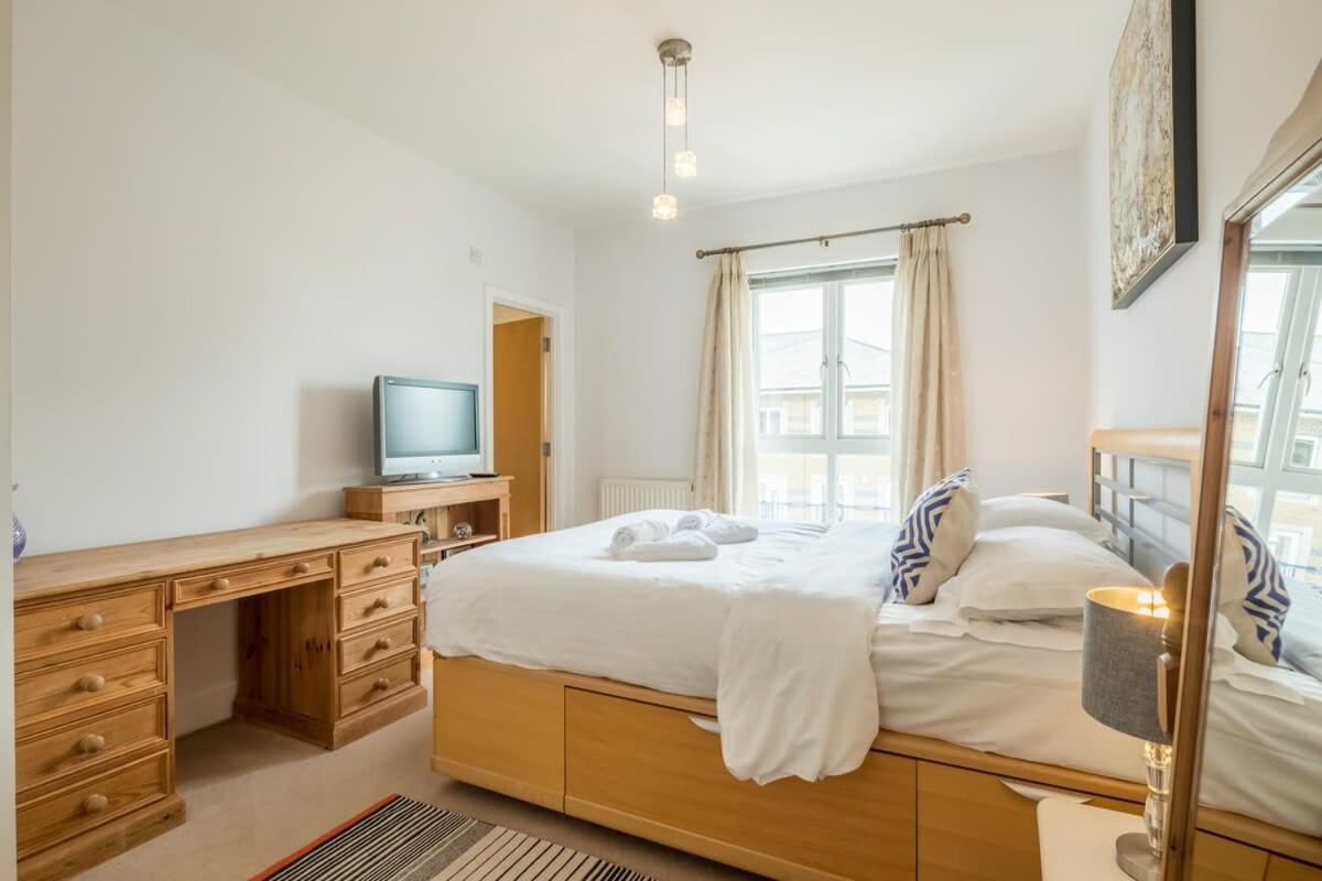 Zdjęcie 6: Charming & Spacious House With FREE PARKING