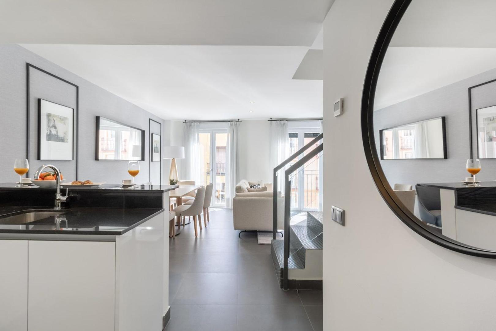 Fotografia 2: Escape in Trendy Triplex with Terrace in the Heart of Madrid Toledo atico II