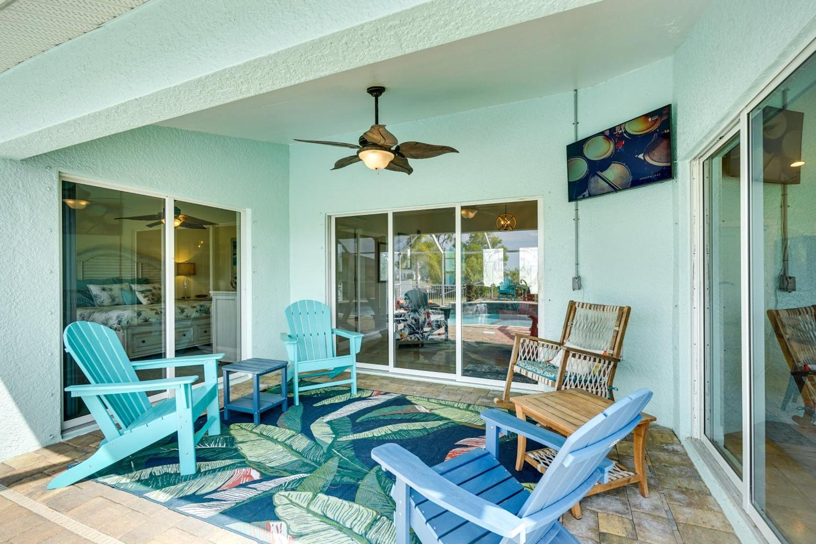 Φωτογραφία 3: Pool with Waterfall Colorful Cape Coral Gem!
