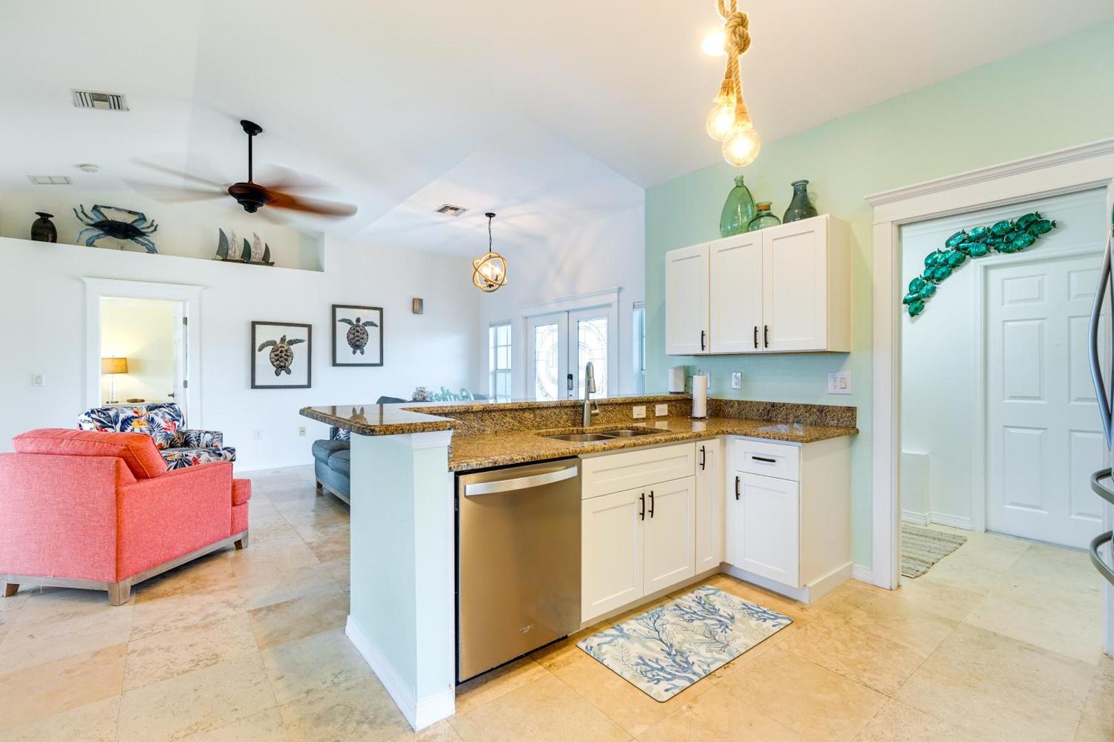 Φωτογραφία 7: Pool with Waterfall Colorful Cape Coral Gem!