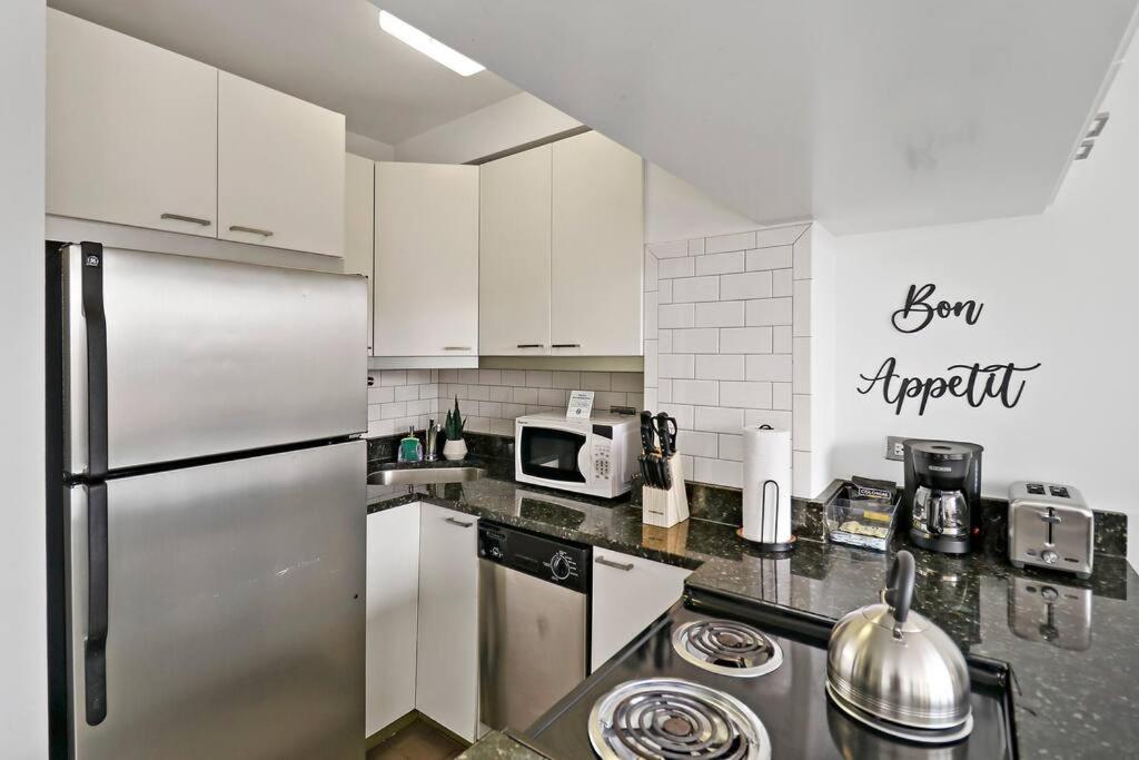 Foto 2: Warm & Elegant Studio Apt in Chicago - Algonquin 02-009A