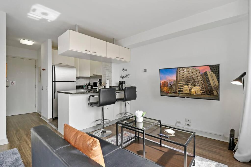 Foto 4: Warm & Elegant Studio Apt in Chicago - Algonquin 02-009A