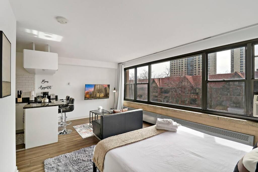 Foto 5: Warm & Elegant Studio Apt in Chicago - Algonquin 02-009A