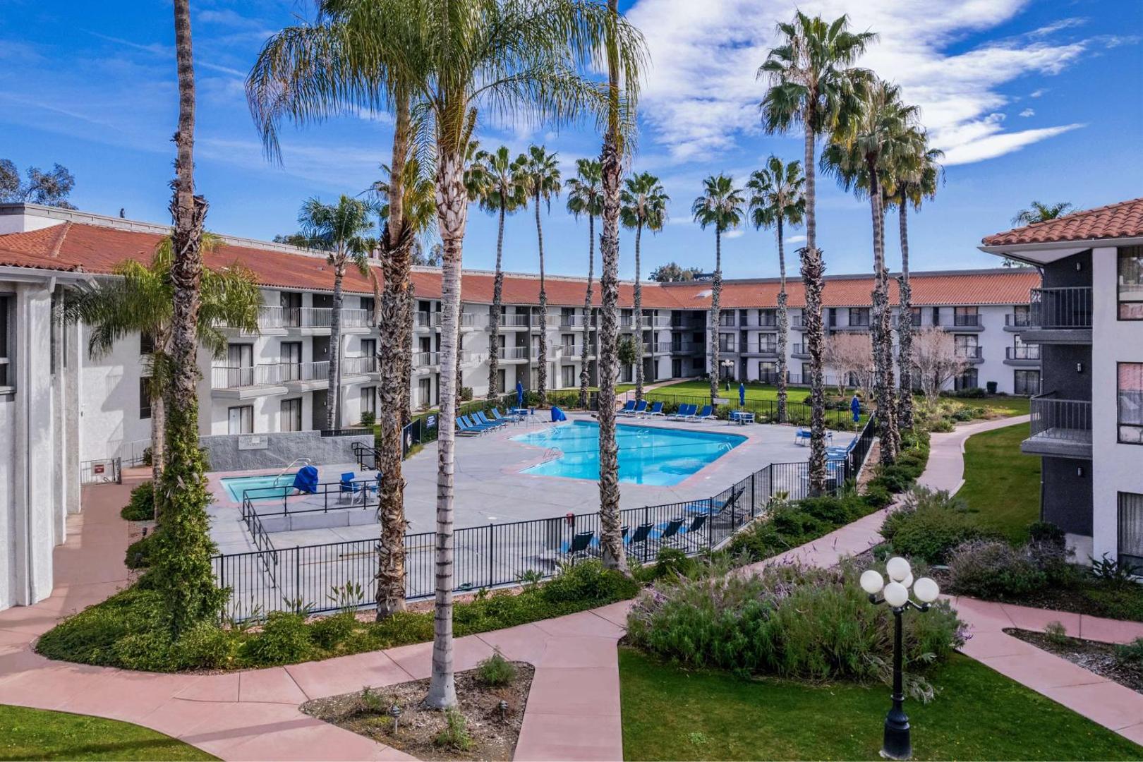 DoubleTree by Hilton Bakersfield photo 7