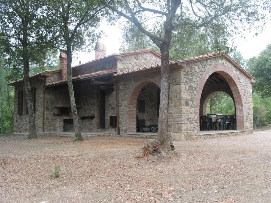 Foto 2: Rustico in un parco di lecci