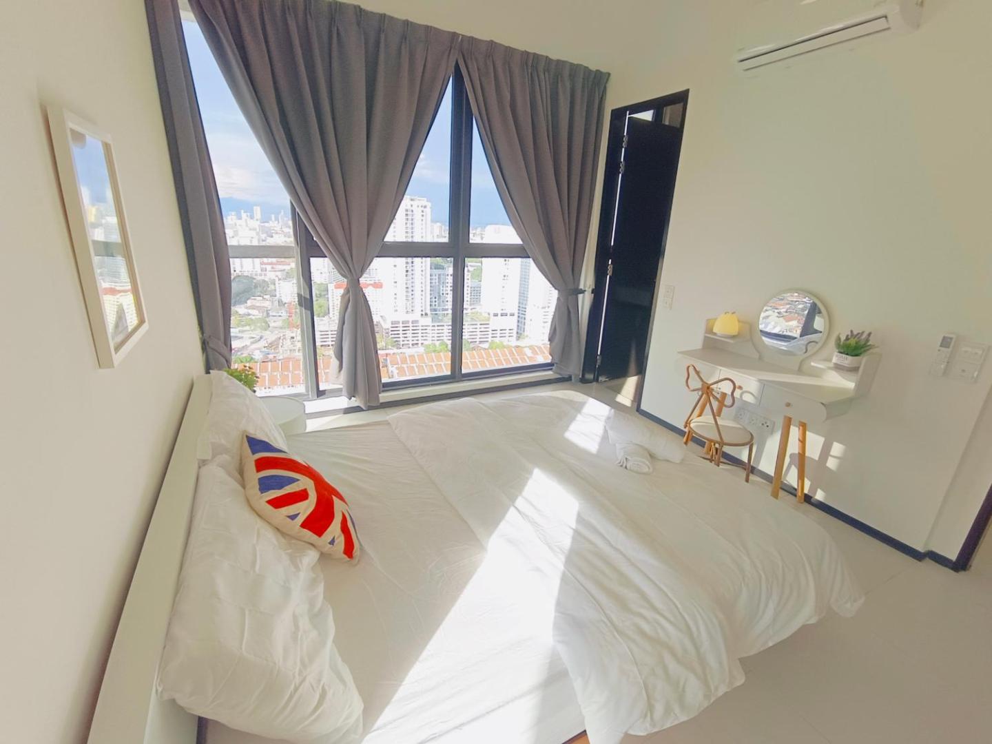Bild 10: Infinity Pool, Georgetown, Up to 11 Pax, 2 Bedrooms, 2 Bathrooms, 2 Car Parks by Star Home