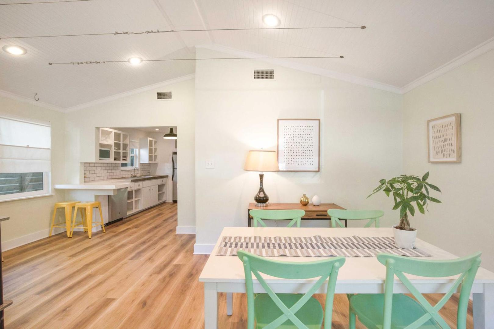 Photo 8 : Side by Side Downtown Homes Perfect for ACL, F1 & Football Group Stay