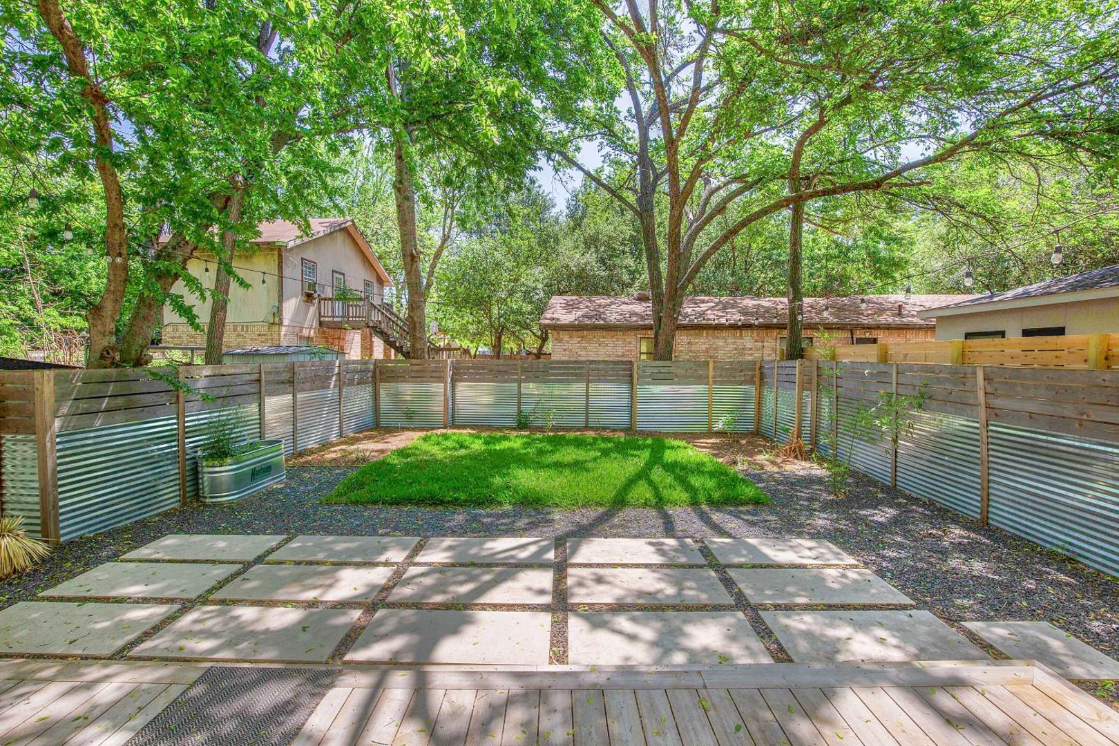 Photo 10 : Side by Side Downtown Homes Perfect for ACL, F1 & Football Group Stay