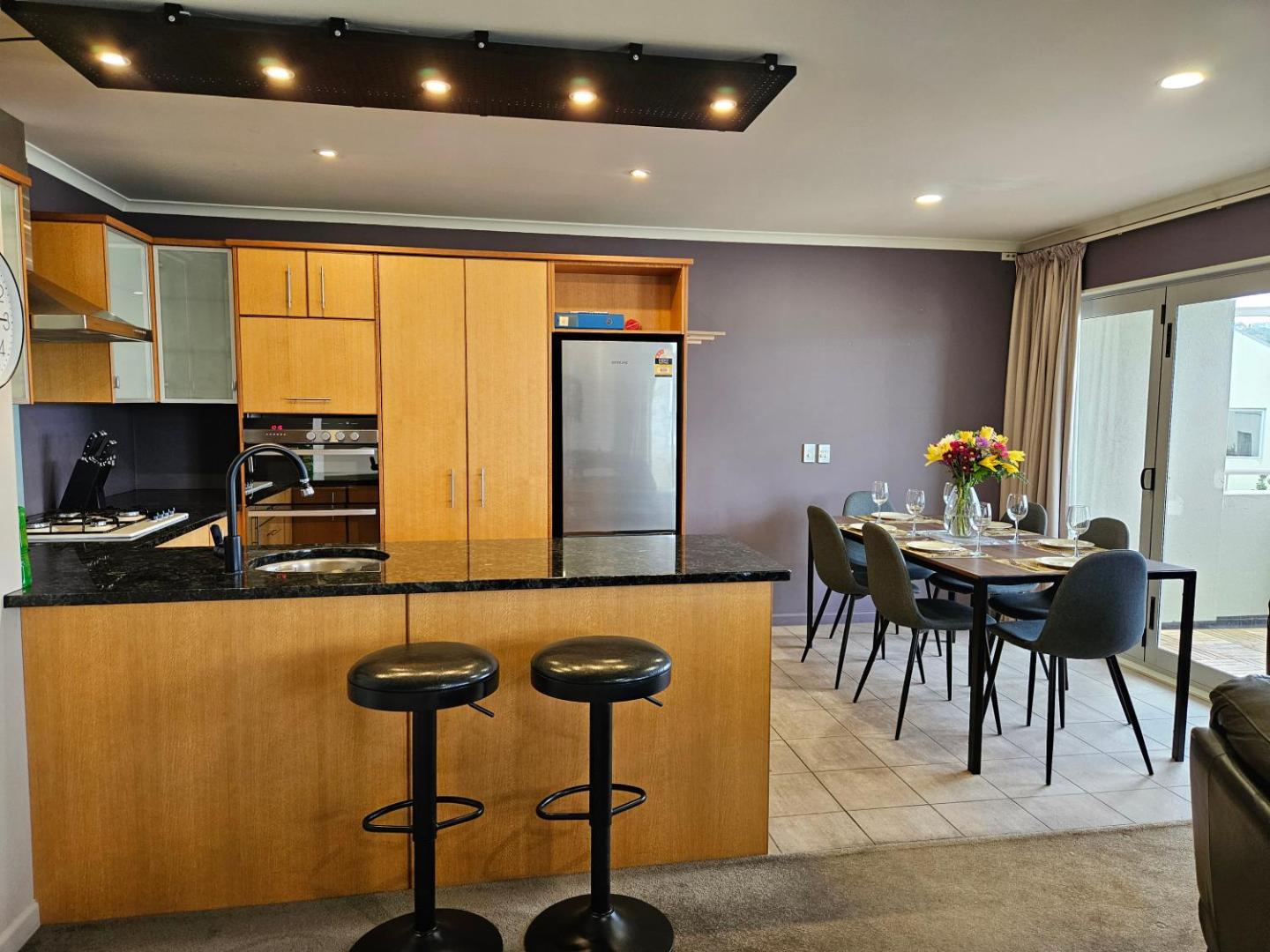 Billede 2: Executive, Spacious & Modern Home, 8 Beds!