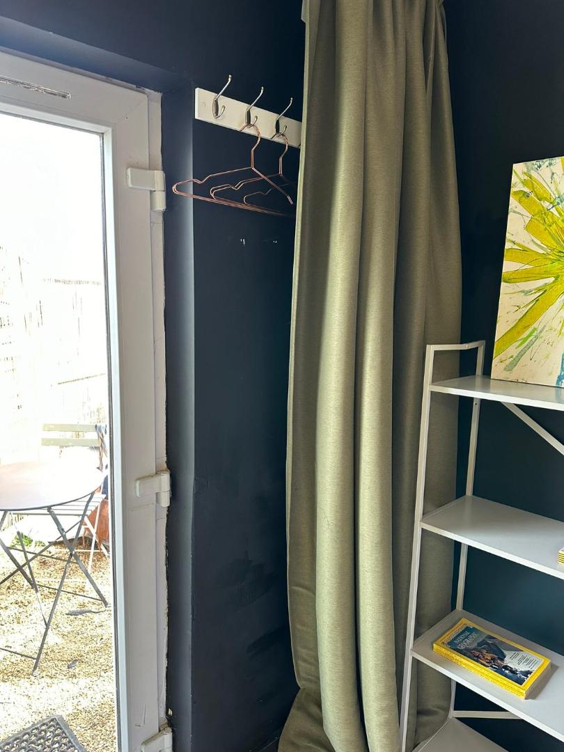 Foto 9: Mini Studio with Private Patio and Free Parking