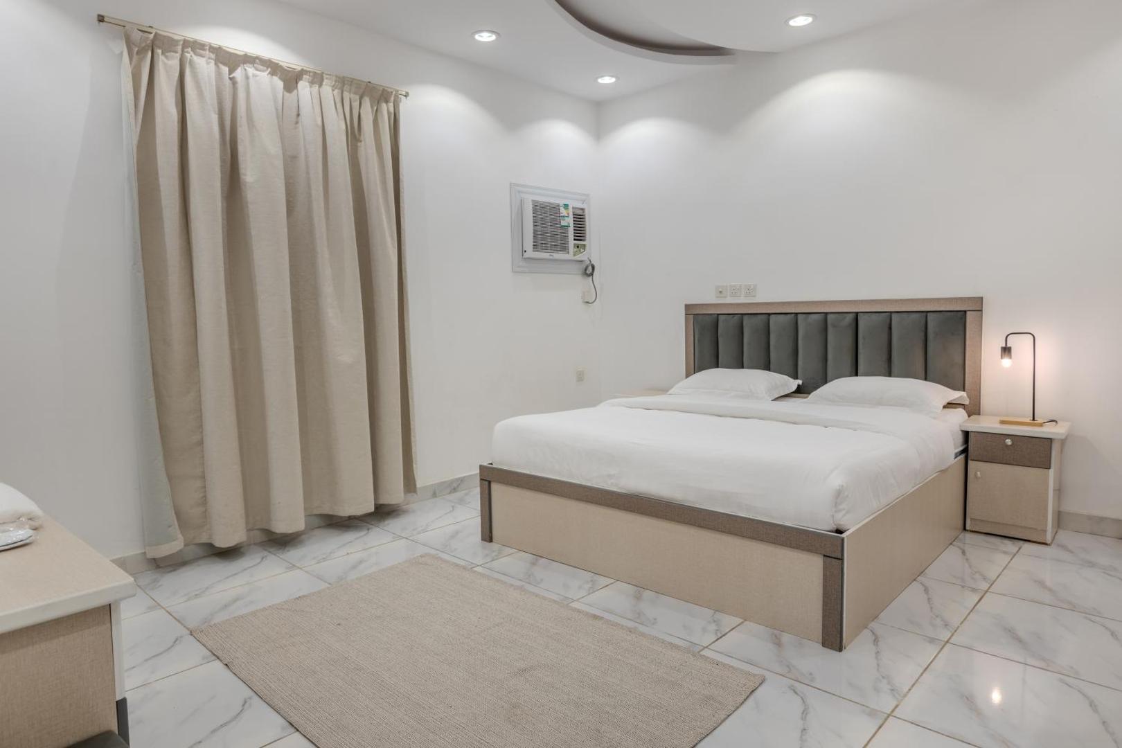Comfortable & Big Family Apartments 10Mins Drive to Al-Masjid -Nabawi photo 10