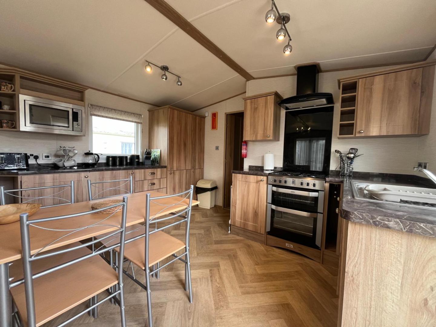 Foto 4: Lapwing 60, Scratby - California Cliffs, Parkdean, sleeps 6, bed linen and towels included, no pets