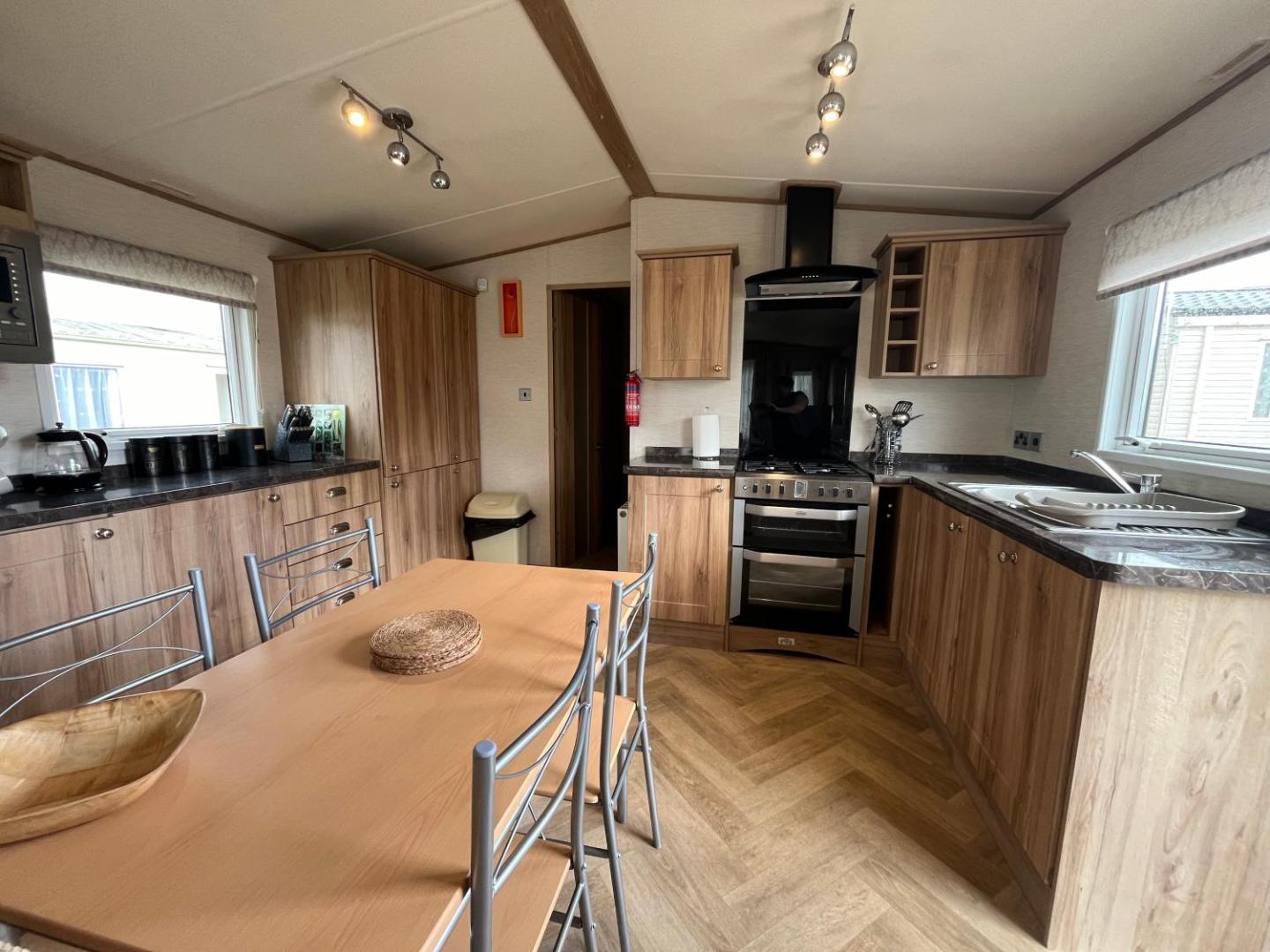 Foto 3: Lapwing 60, Scratby - California Cliffs, Parkdean, sleeps 6, bed linen and towels included, no pets