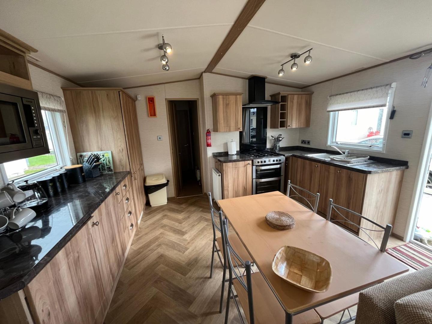 Foto 2: Lapwing 60, Scratby - California Cliffs, Parkdean, sleeps 6, bed linen and towels included, no pets
