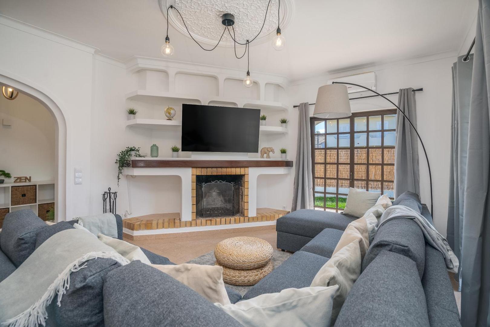 Host Wise - Sunny Spacious House - Terrace & Free Parking的照片4