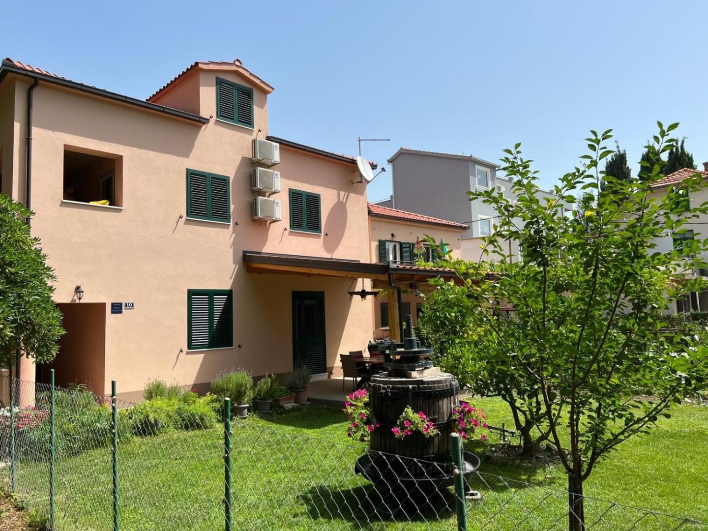 Apartments Basic photo 3