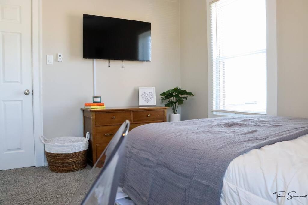 Bild 9: Chic & Spacious Fully Equipped 2BD Apt W/Parking