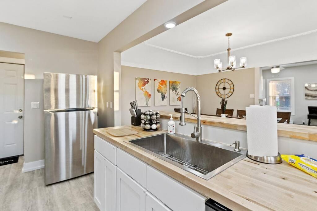 Bild 10: Chic & Spacious Fully Equipped 2BD Apt W/Parking