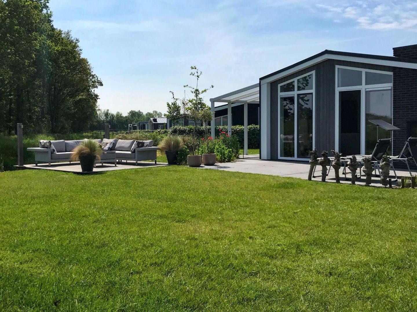Foto 10: Chalet in Zeeland with Garden and Fireplace