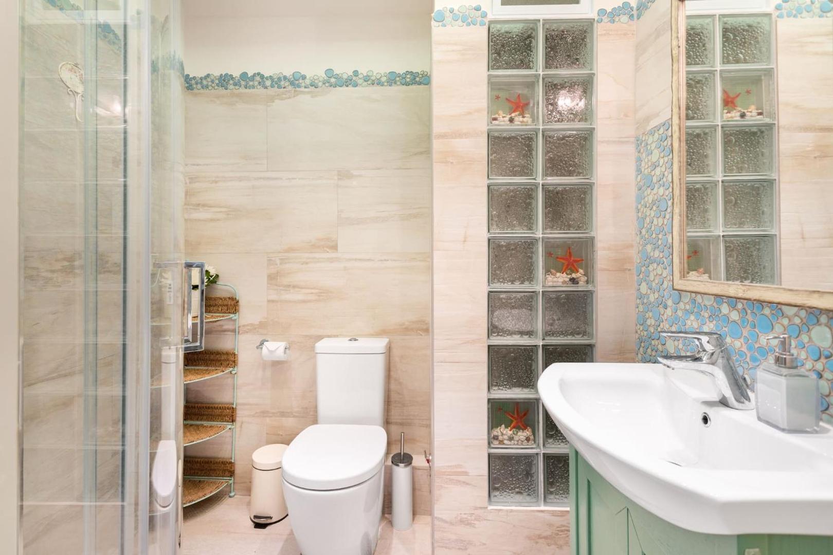 Fotografie 4: Bright, Calming Retreat With a Balcony Near Metro!
