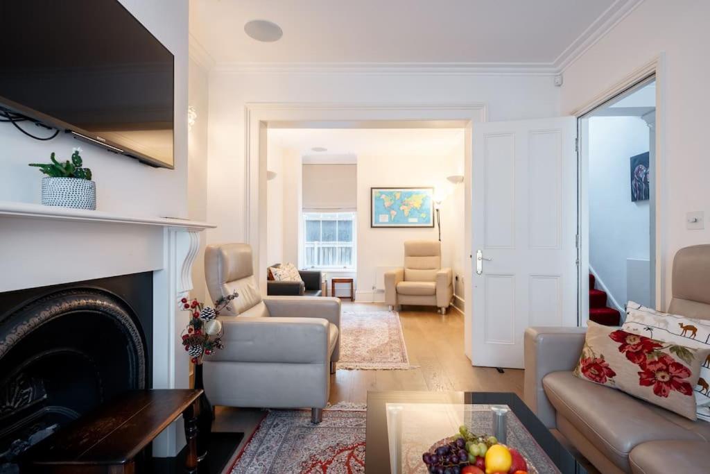 Foto 8: Spacious, Bright & Cosy ~ Ideal Victoria Location!