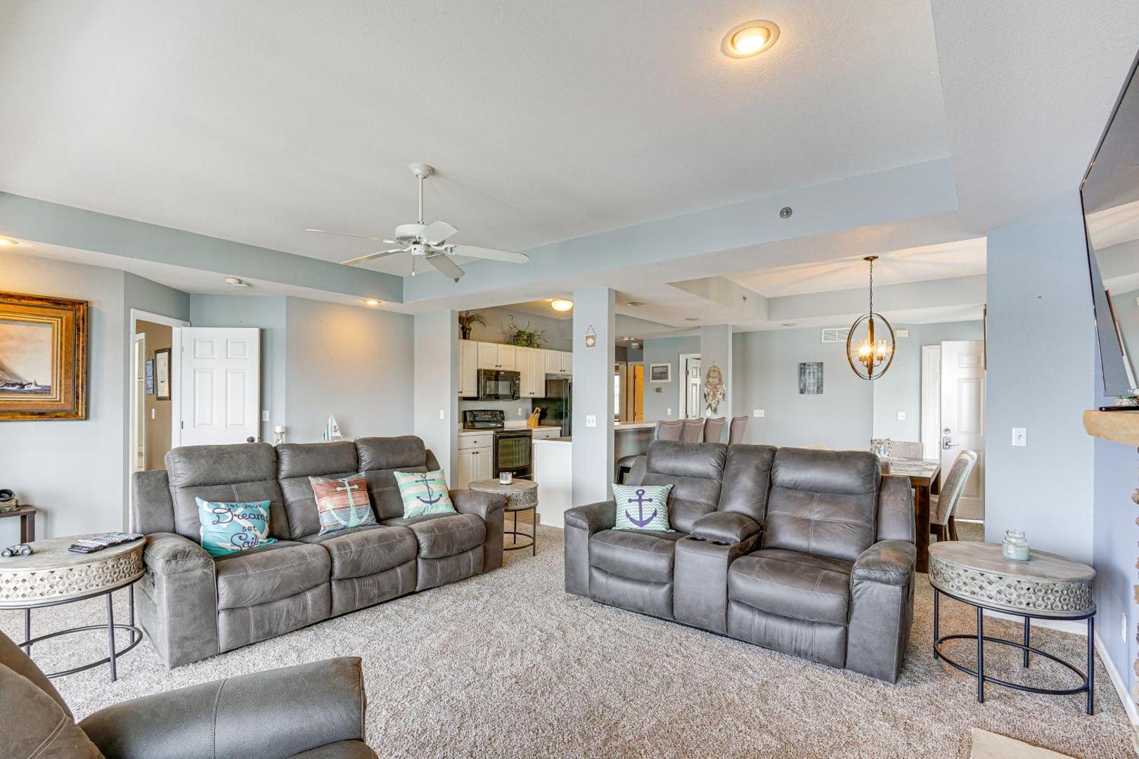 Fotografie 5: Pool Access at Waterfront Lake Ozarks Rental!