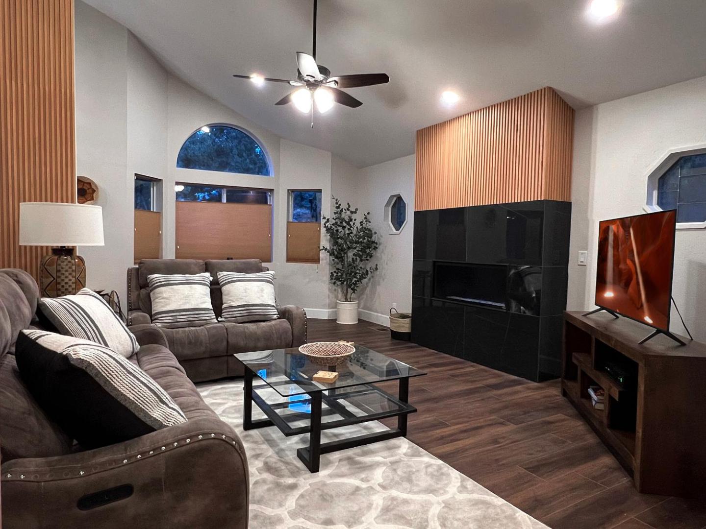 Fotografie 4: Spacious & Beautiful with Double Decks in Chapel Area